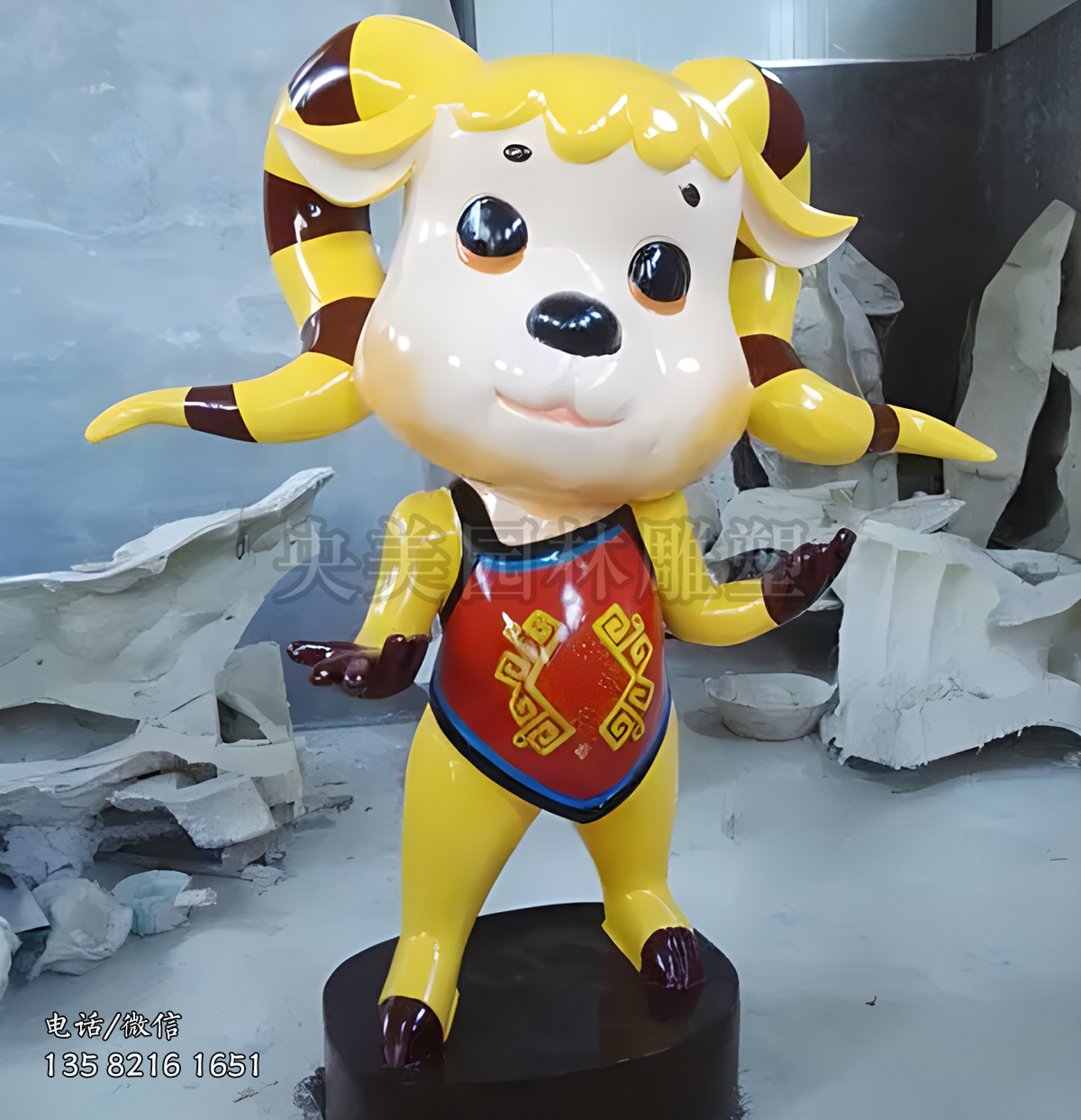 民族風卡通小羊雕塑