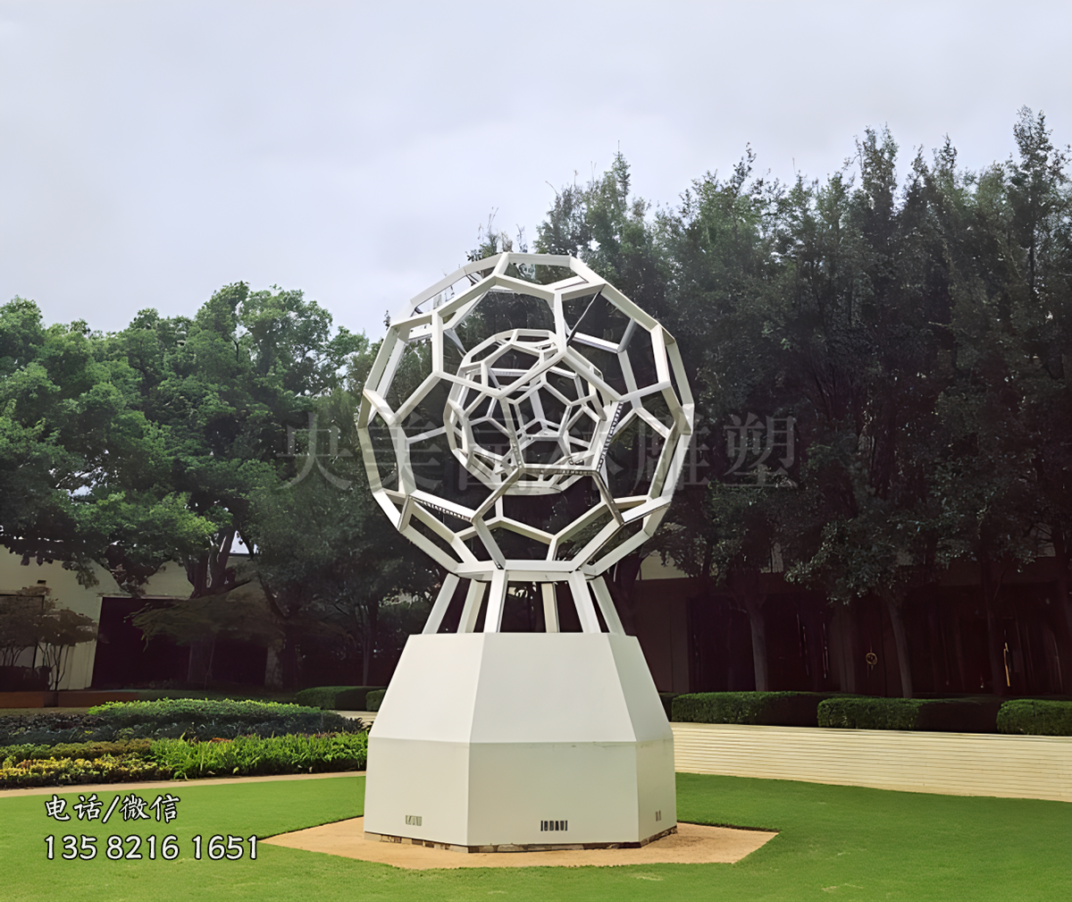 鏤空網格足球景觀雕塑